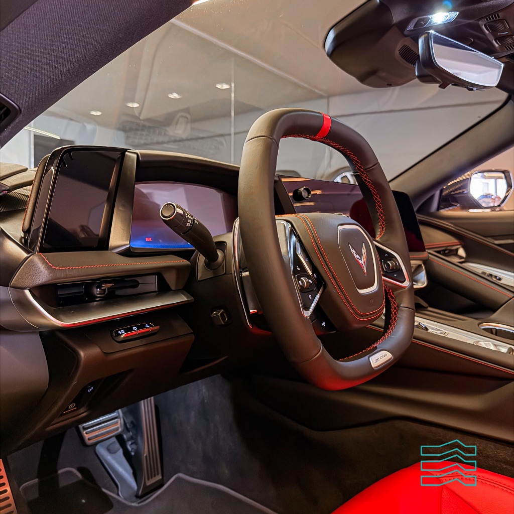 Interior do Corvette Z06 visto pelo lado do motorista